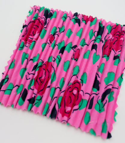 【25SS-309】ローズプリントプリーツ加工デシン　/0.5ｙあたり = ～820円