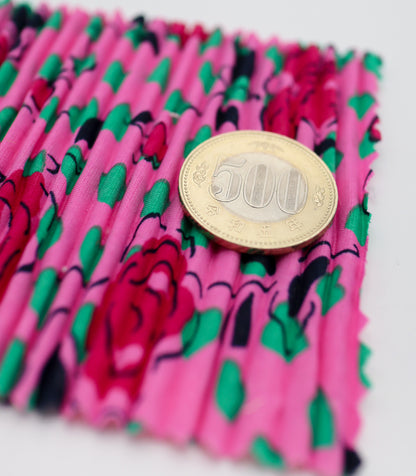 【25SS-309】ローズプリントプリーツ加工デシン　/0.5ｙあたり = ～820円