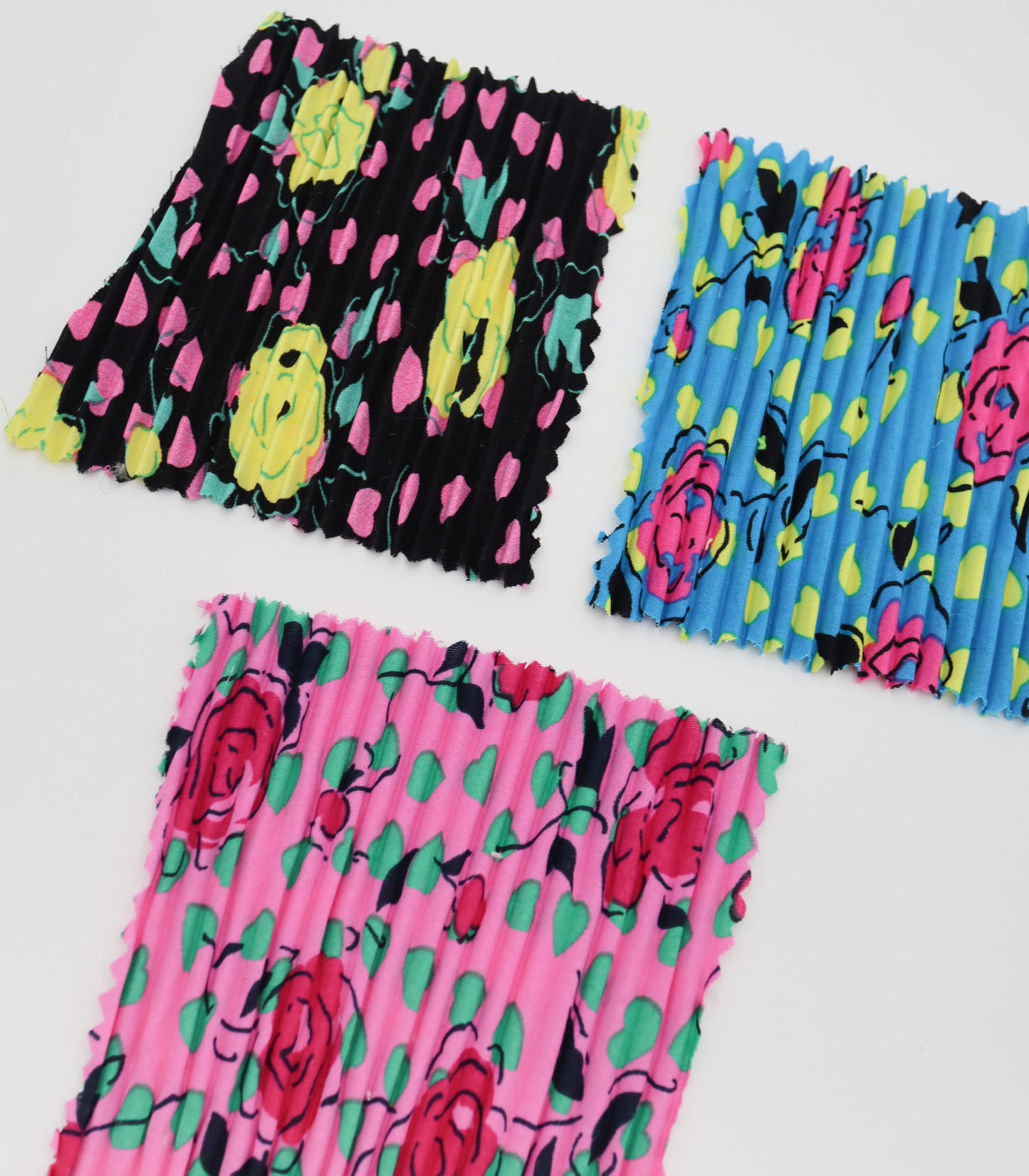 【25SS-309】ローズプリントプリーツ加工デシン　/0.5ｙあたり = ～820円