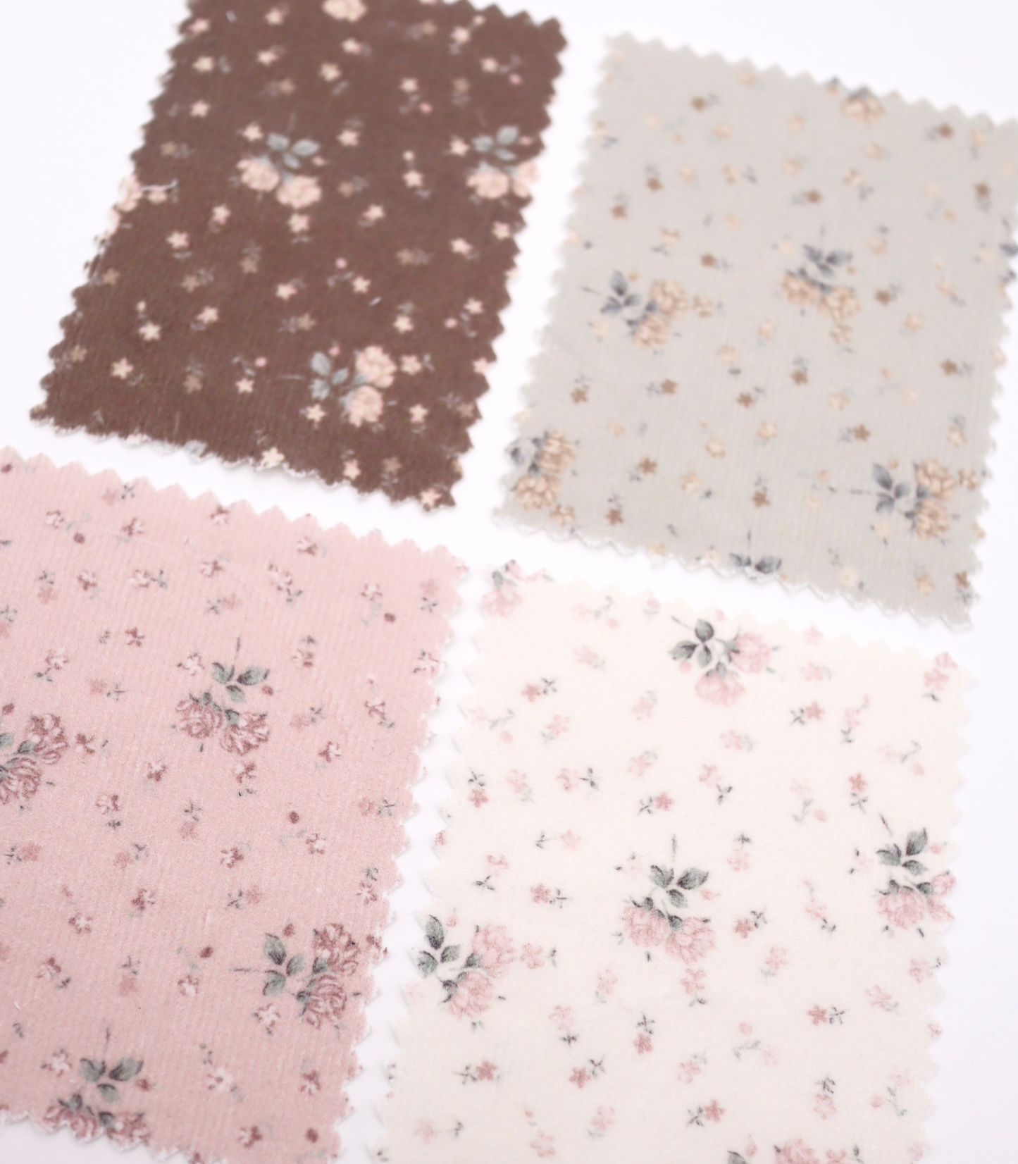 【25SS-117】小花柄プリントコーデュロイ　/0.5ｙあたり=～835円