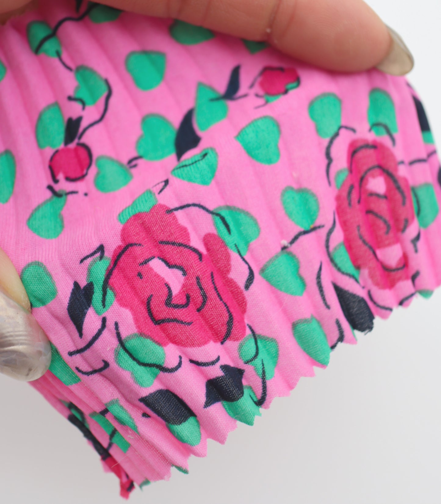 【25SS-309】ローズプリントプリーツ加工デシン　/0.5ｙあたり = ～820円