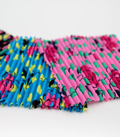 【25SS-309】ローズプリントプリーツ加工デシン　/0.5ｙあたり = ～820円