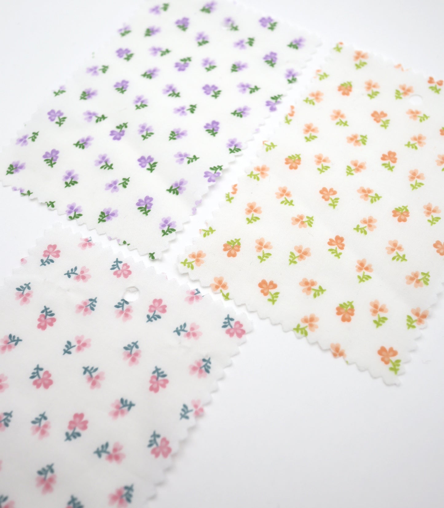 【25SS-259】小花柄プリント綿ローン　/0.5ｙあたり = ～625円