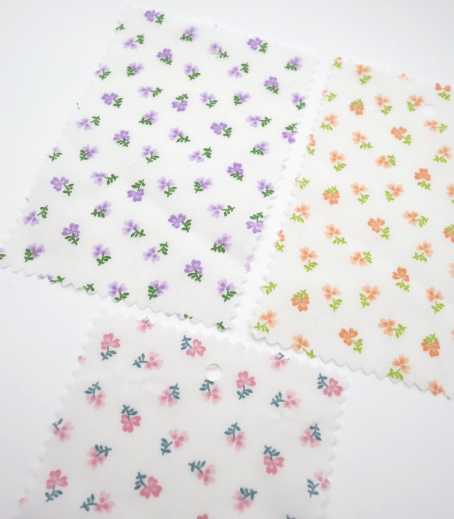 【25SS-259】小花柄プリント綿ローン　/0.5ｙあたり = ～625円