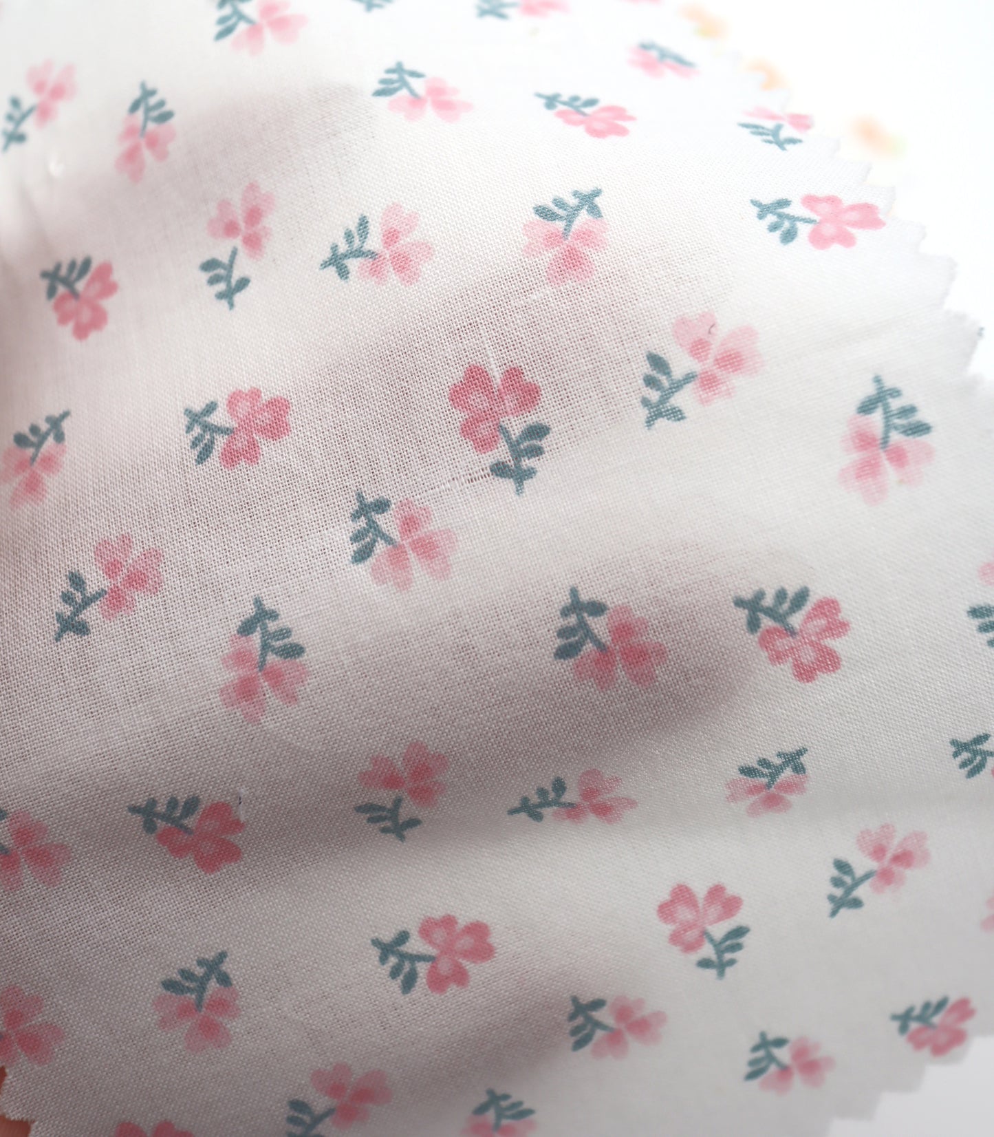 【25SS-259】小花柄プリント綿ローン　/0.5ｙあたり = ～625円