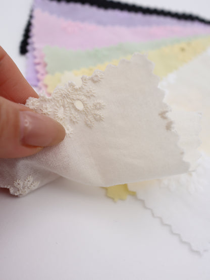 綿100%・アイレットフラワー刺繍ローン生地｜【生地幅】約132センチ 【混率】綿100％｜春夏ブラウス・ワンピース・子供服向け