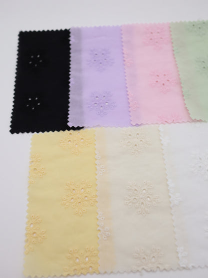 綿100%・アイレットフラワー刺繍ローン生地｜【生地幅】約132センチ 【混率】綿100％｜春夏ブラウス・ワンピース・子供服向け