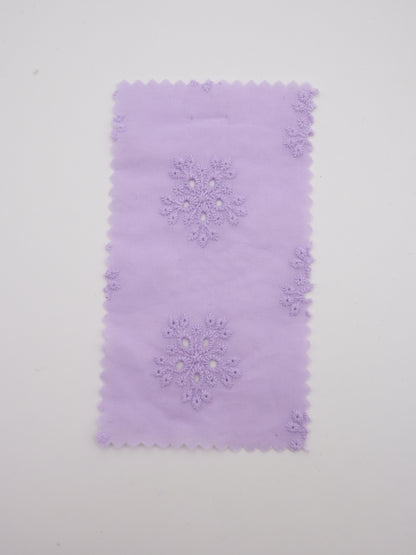綿100%・アイレットフラワー刺繍ローン生地｜【生地幅】約132センチ 【混率】綿100％｜春夏ブラウス・ワンピース・子供服向け