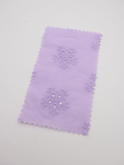 綿100%・アイレットフラワー刺繍ローン生地｜【生地幅】約132センチ 【混率】綿100％｜春夏ブラウス・ワンピース・子供服向け