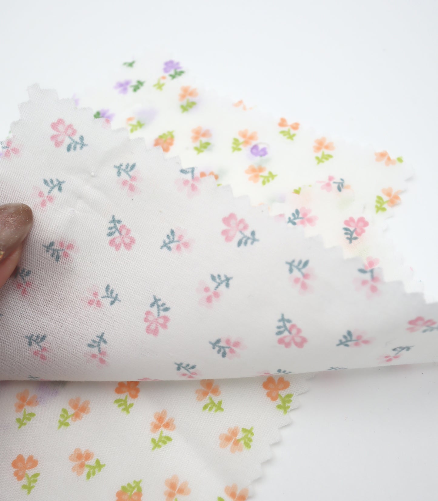 【25SS-259】小花柄プリント綿ローン　/0.5ｙあたり = ～625円