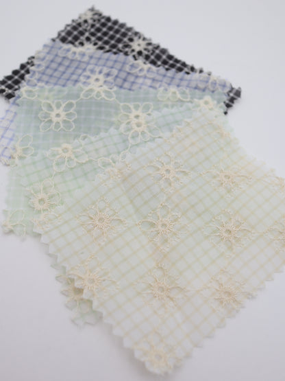 先染めチェック×精密フラワー刺繍ボイル生地｜【生地幅】約139センチ 【混率】ポリエステル100％｜ドッグウェア・春夏ブラウス・装飾オーバースカート向け