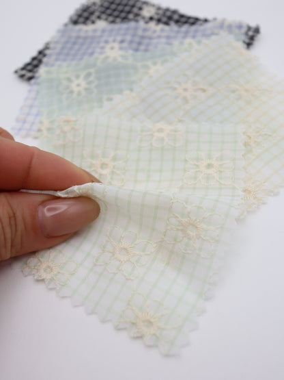 先染めチェック×精密フラワー刺繍ボイル生地｜【生地幅】約139センチ 【混率】ポリエステル100％｜ドッグウェア・春夏ブラウス・装飾オーバースカート向け