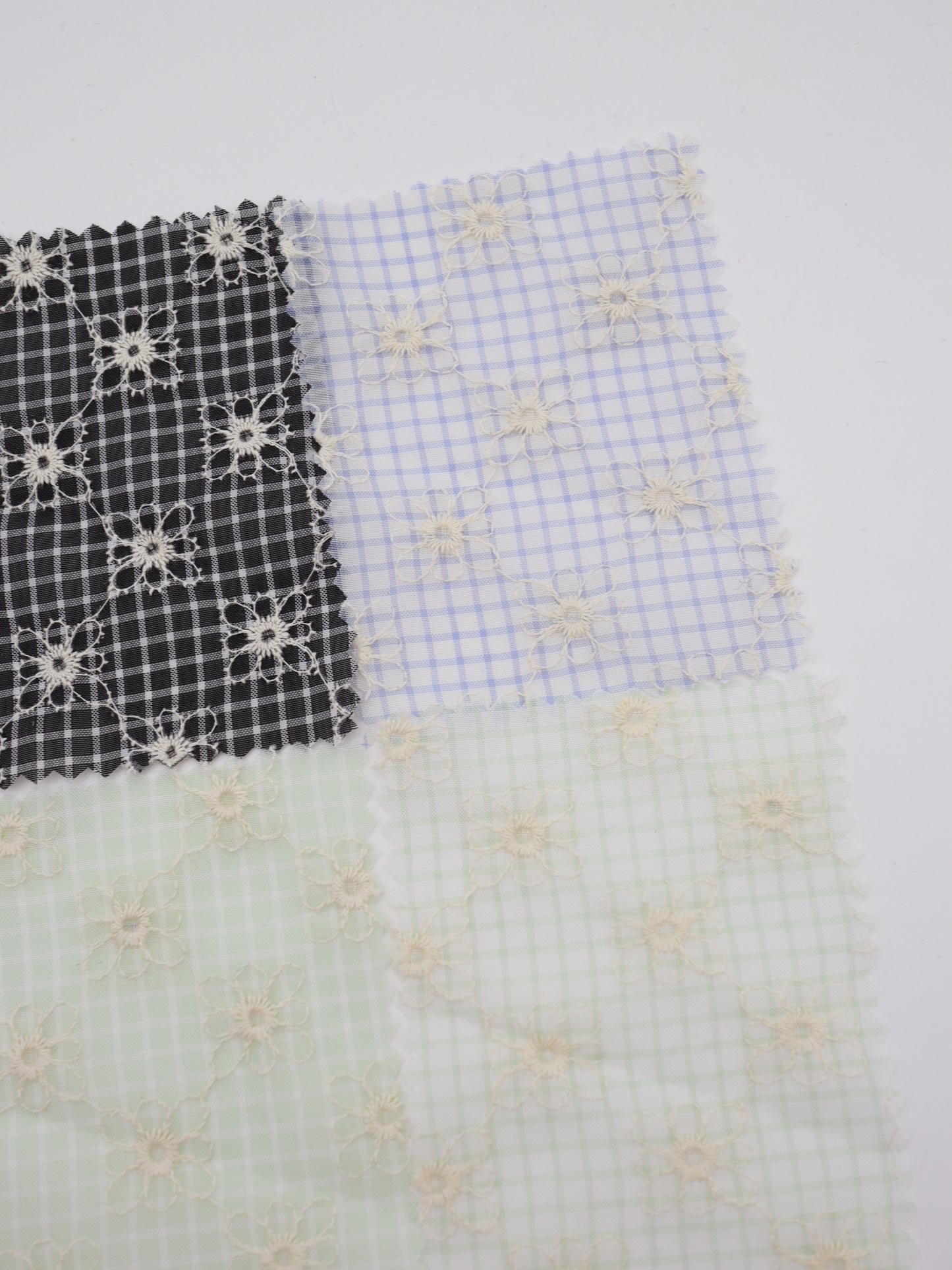 先染めチェック×精密フラワー刺繍ボイル生地｜【生地幅】約139センチ 【混率】ポリエステル100％｜ドッグウェア・春夏ブラウス・装飾オーバースカート向け