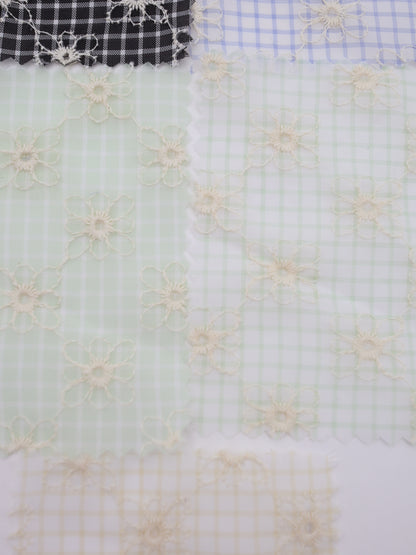 先染めチェック×精密フラワー刺繍ボイル生地｜【生地幅】約139センチ 【混率】ポリエステル100％｜ドッグウェア・春夏ブラウス・装飾オーバースカート向け