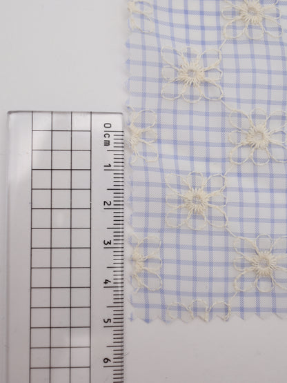 先染めチェック×精密フラワー刺繍ボイル生地｜【生地幅】約139センチ 【混率】ポリエステル100％｜ドッグウェア・春夏ブラウス・装飾オーバースカート向け