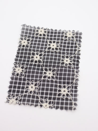 先染めチェック×精密フラワー刺繍ボイル生地｜【生地幅】約139センチ 【混率】ポリエステル100％｜ドッグウェア・春夏ブラウス・装飾オーバースカート向け