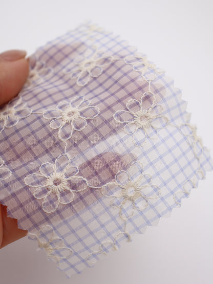 先染めチェック×精密フラワー刺繍ボイル生地｜【生地幅】約139センチ 【混率】ポリエステル100％｜ドッグウェア・春夏ブラウス・装飾オーバースカート向け