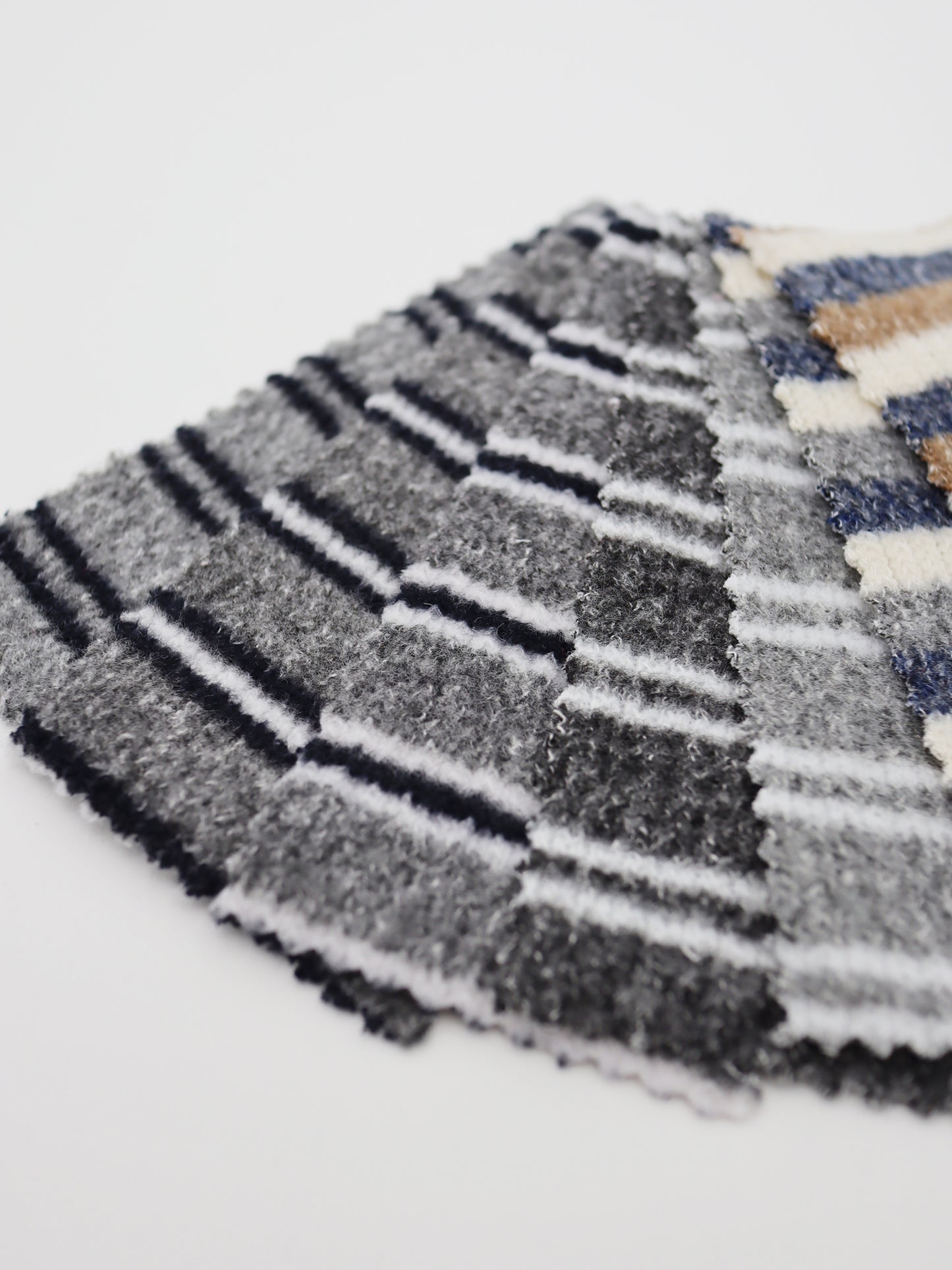 【25SS-180】起毛ボーダーリブ風二重織ニット　/0.5ｙあたり = ～1015円