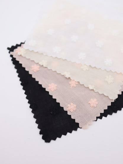綿100%・精密プチフラワー刺繍ローン生地｜【生地幅】約137センチ 【混率】綿100％｜春夏ブラウス・ワンピース・子供服向け