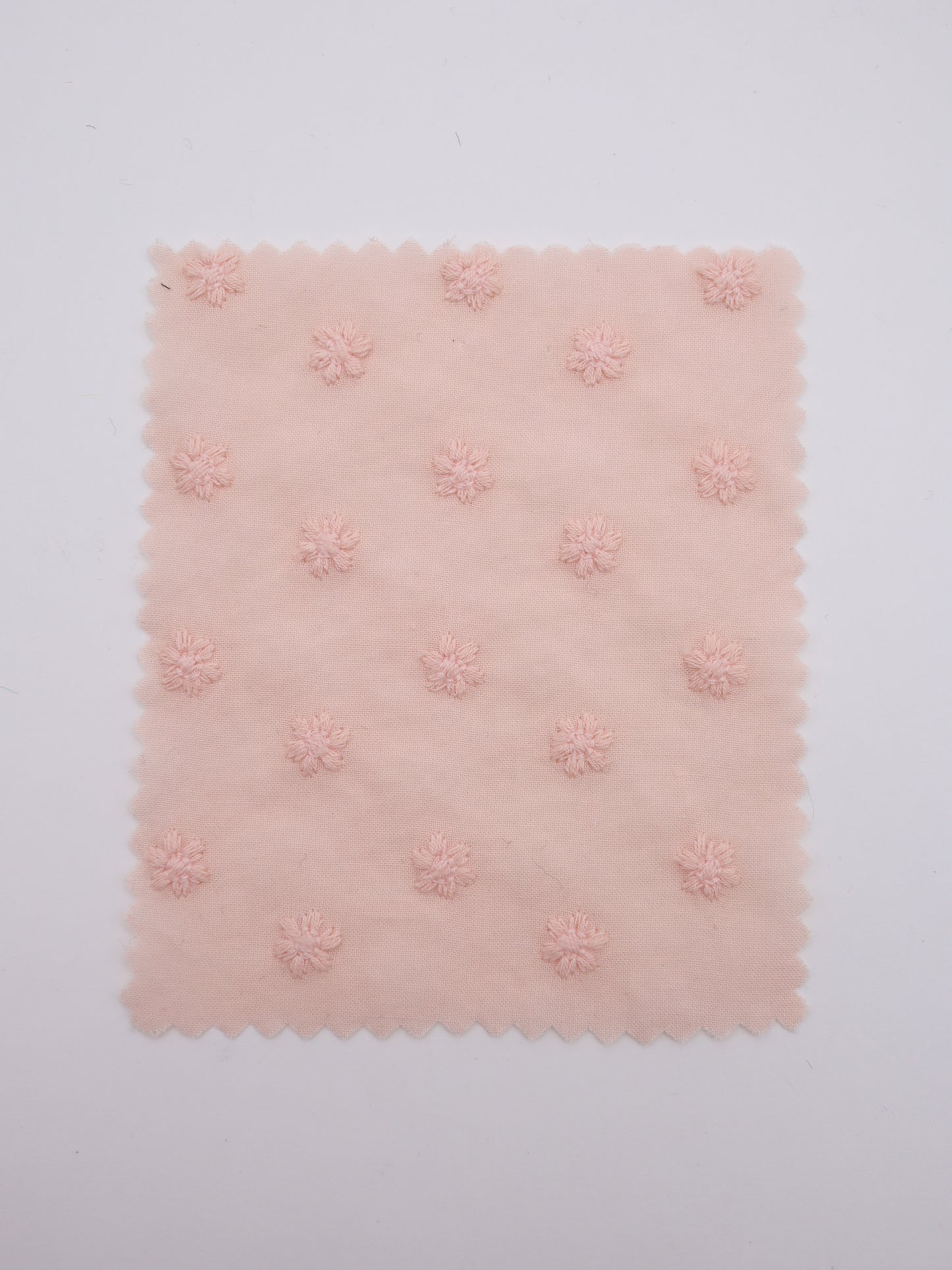 綿100%・精密プチフラワー刺繍ローン生地｜【生地幅】約137センチ 【混率】綿100％｜春夏ブラウス・ワンピース・子供服向け
