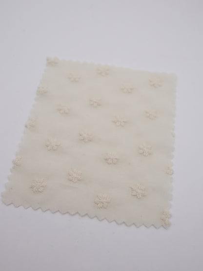 綿100%・精密プチフラワー刺繍ローン生地｜【生地幅】約137センチ 【混率】綿100％｜春夏ブラウス・ワンピース・子供服向け