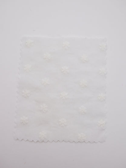 綿100%・精密プチフラワー刺繍ローン生地｜【生地幅】約137センチ 【混率】綿100％｜春夏ブラウス・ワンピース・子供服向け