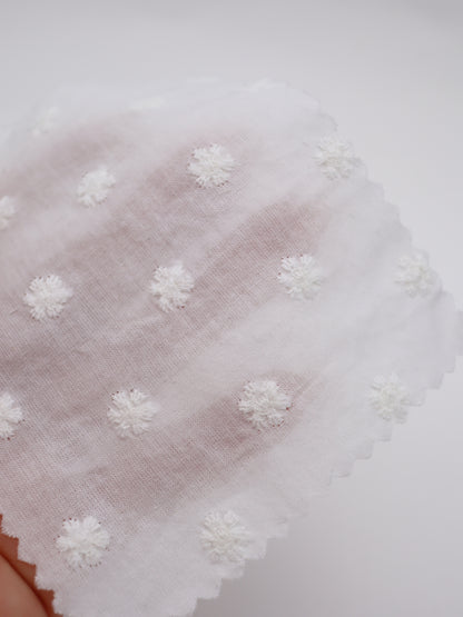 綿100%・精密プチフラワー刺繍ローン生地｜【生地幅】約137センチ 【混率】綿100％｜春夏ブラウス・ワンピース・子供服向け