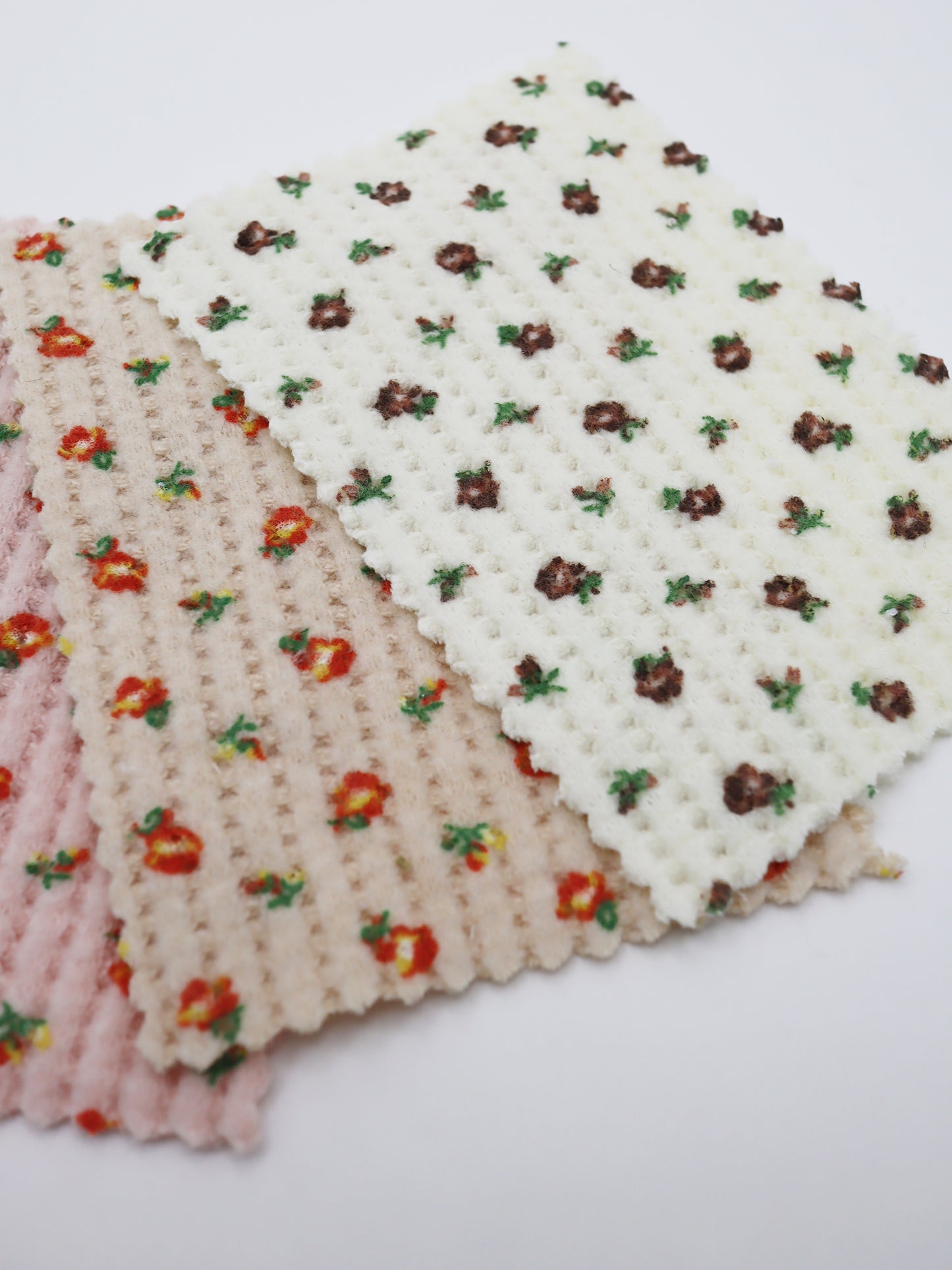 【25SS-135】起毛小花柄プリントワッフルニット　/0.5ｙあたり = ～1240円