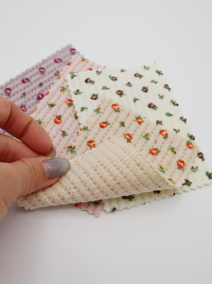 【25SS-135】起毛小花柄プリントワッフルニット　/0.5ｙあたり = ～1240円