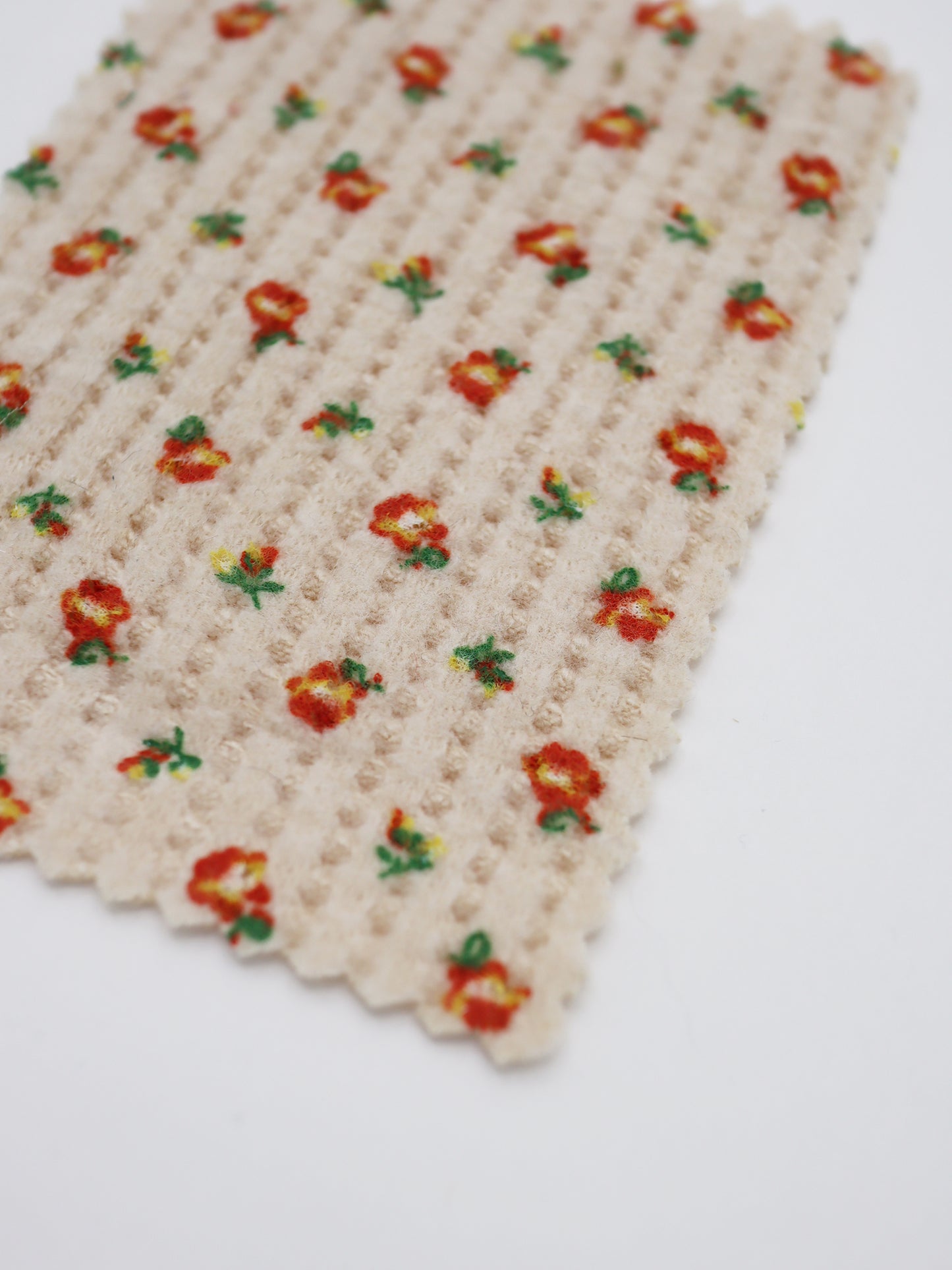 【25SS-135】起毛小花柄プリントワッフルニット　/0.5ｙあたり = ～1240円