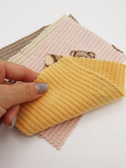 【25SS-136】くまさんプリントワッフルニット　/0.5ｙあたり = ～1200円