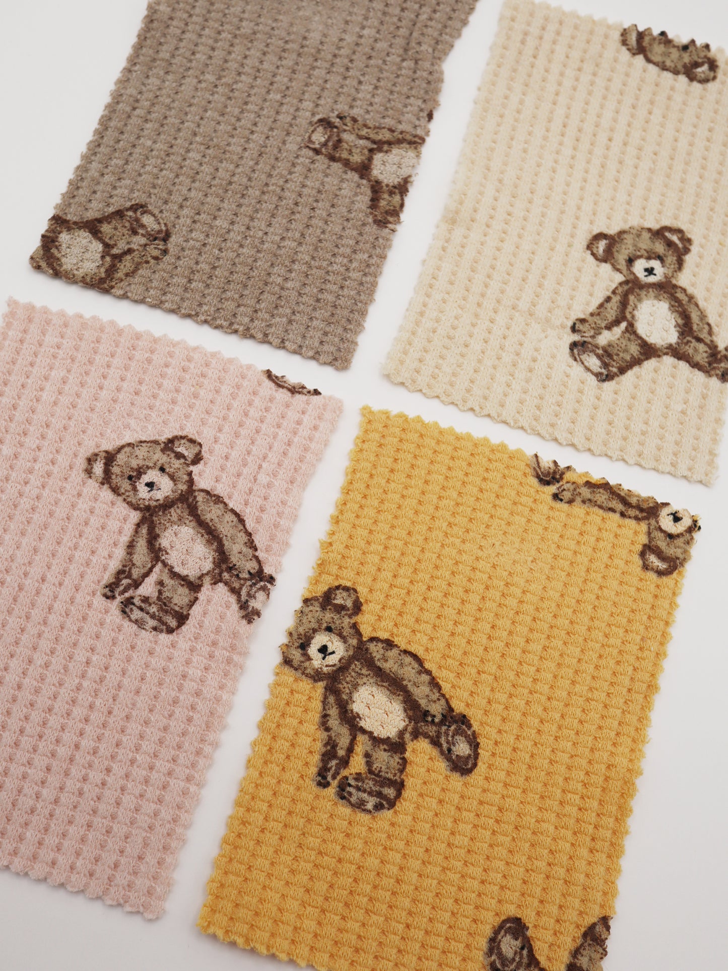 【25SS-136】くまさんプリントワッフルニット　/0.5ｙあたり = ～1200円