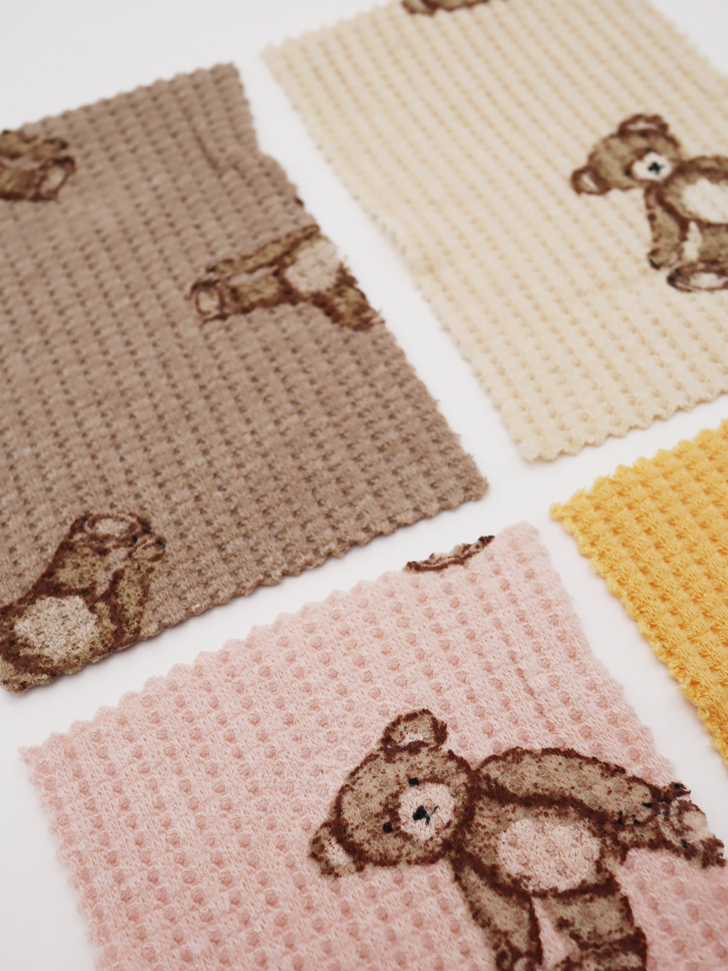 【25SS-136】くまさんプリントワッフルニット　/0.5ｙあたり = ～1200円