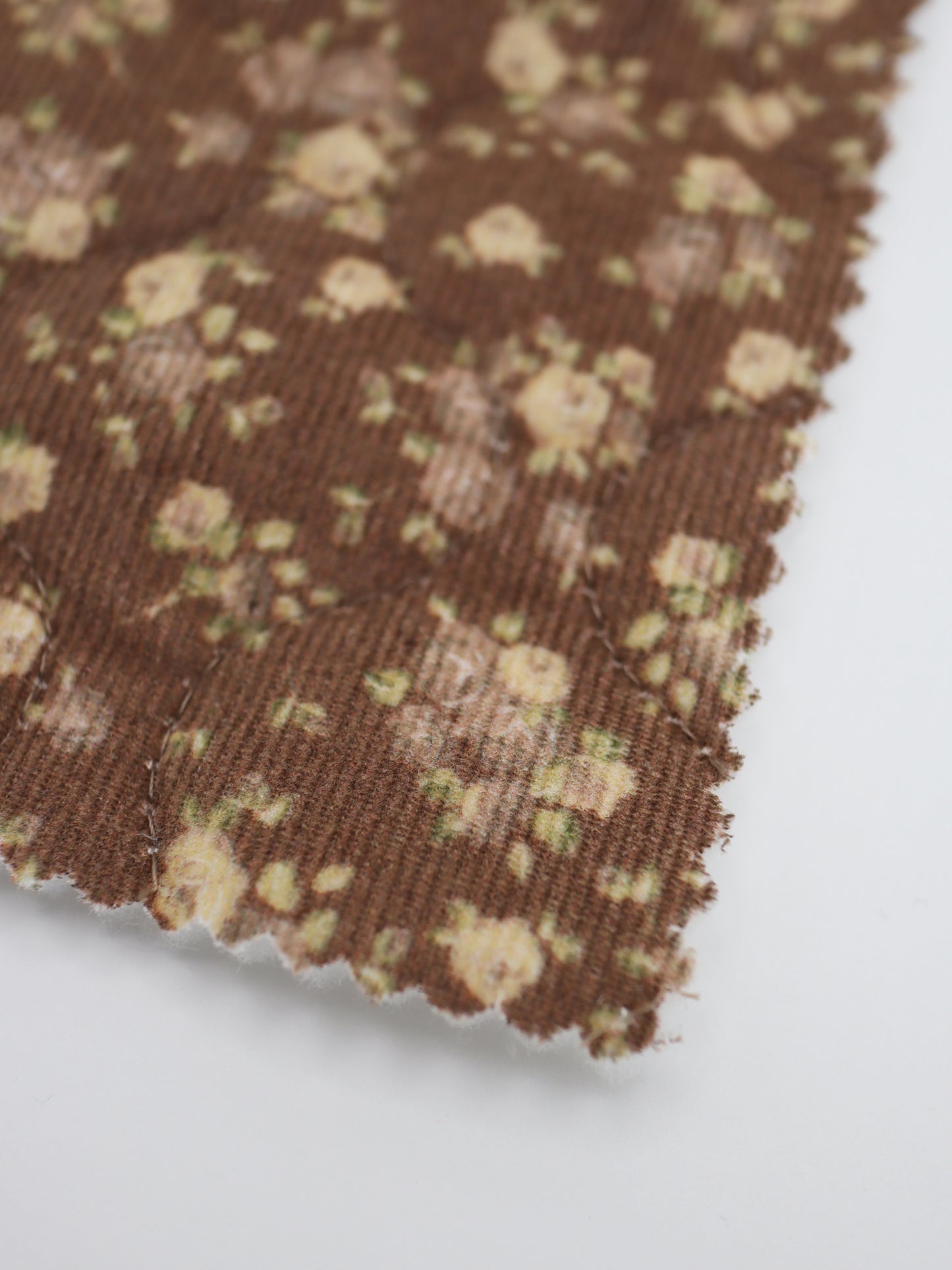 【25SS-098】小花柄プリントキルティングコーデュロイ　/0.5ｙあたり = ～1320円