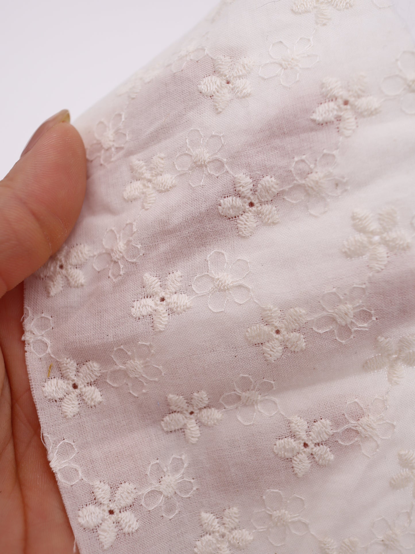 韓国生地　刺繍レース　花柄刺繍生地