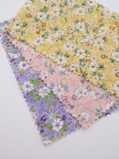 綿100%・フラワープリント×フラワー刺繍ローン生地｜【生地幅】約132センチ 【混率】綿100％｜春夏ブラウス・ワンピース・子供服向け