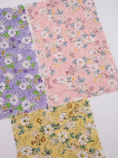 綿100%・フラワープリント×フラワー刺繍ローン生地｜【生地幅】約132センチ 【混率】綿100％｜春夏ブラウス・ワンピース・子供服向け