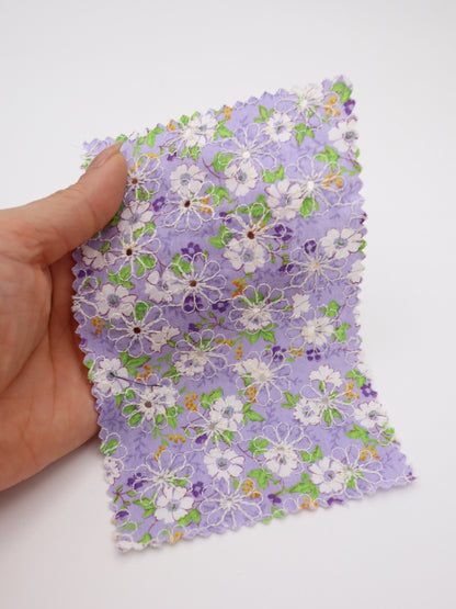 綿100%・フラワープリント×フラワー刺繍ローン生地｜【生地幅】約132センチ 【混率】綿100％｜春夏ブラウス・ワンピース・子供服向け