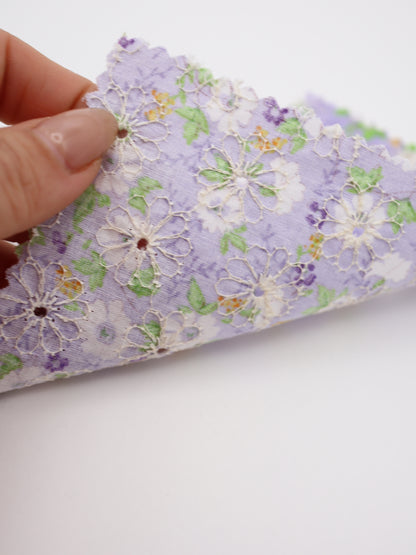 綿100%・フラワープリント×フラワー刺繍ローン生地｜【生地幅】約132センチ 【混率】綿100％｜春夏ブラウス・ワンピース・子供服向け