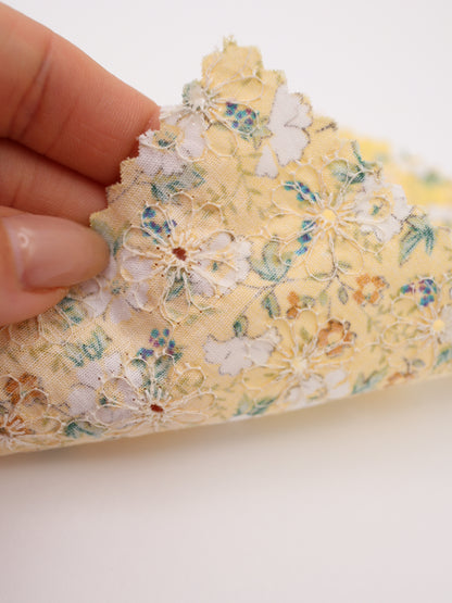 綿100%・フラワープリント×フラワー刺繍ローン生地｜【生地幅】約132センチ 【混率】綿100％｜春夏ブラウス・ワンピース・子供服向け