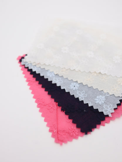 綿100%・プチフラワー刺繍ローン生地｜【生地幅】約129センチ 【混率】綿100％｜春夏ブラウス・ワンピース・子供服向け