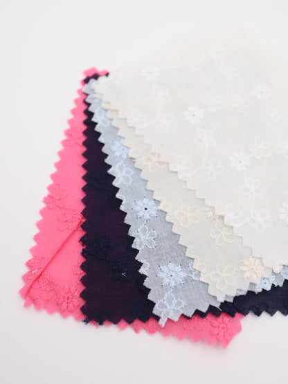 綿100%・プチフラワー刺繍ローン生地｜【生地幅】約129センチ 【混率】綿100％｜春夏ブラウス・ワンピース・子供服向け