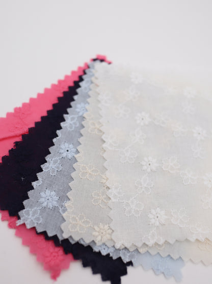 綿100%・プチフラワー刺繍ローン生地｜【生地幅】約129センチ 【混率】綿100％｜春夏ブラウス・ワンピース・子供服向け