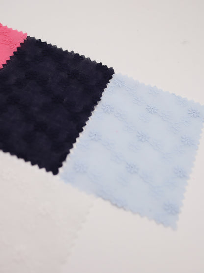 綿100%・プチフラワー刺繍ローン生地｜【生地幅】約129センチ 【混率】綿100％｜春夏ブラウス・ワンピース・子供服向け