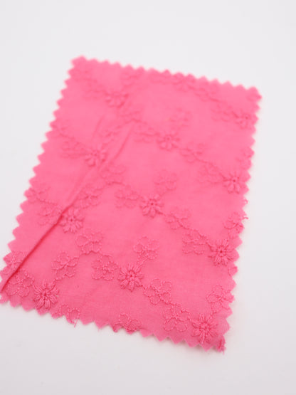 綿100%・プチフラワー刺繍ローン生地｜【生地幅】約129センチ 【混率】綿100％｜春夏ブラウス・ワンピース・子供服向け