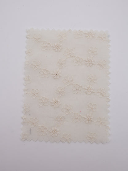 綿100%・プチフラワー刺繍ローン生地｜【生地幅】約129センチ 【混率】綿100％｜春夏ブラウス・ワンピース・子供服向け