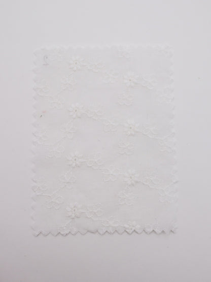 綿100%・プチフラワー刺繍ローン生地｜【生地幅】約129センチ 【混率】綿100％｜春夏ブラウス・ワンピース・子供服向け