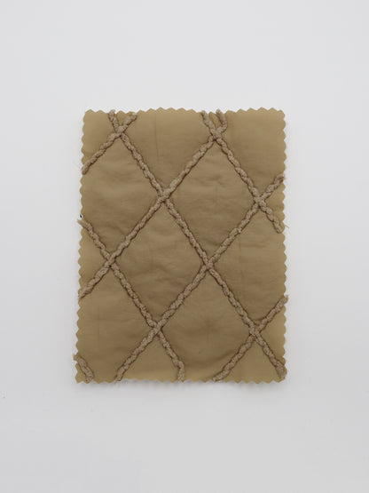 【25SS-092】ダイヤ柄コード刺繍キルティングマットタフタ　/0.5ｙあたり = ～ 955円
