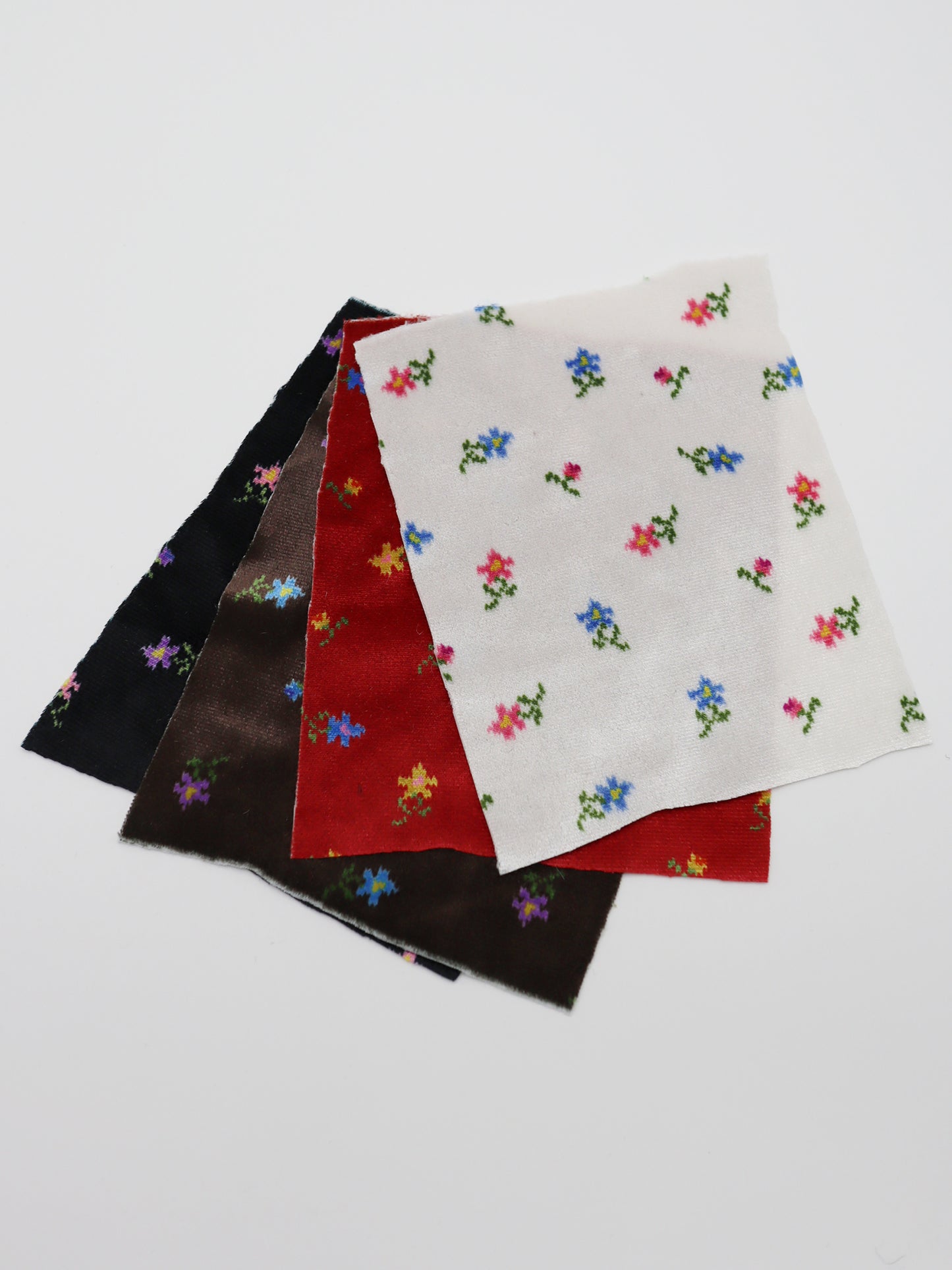 【25SS-132】小花柄プリントストレッチベロア　/0.5ｙあたり = ～1040円