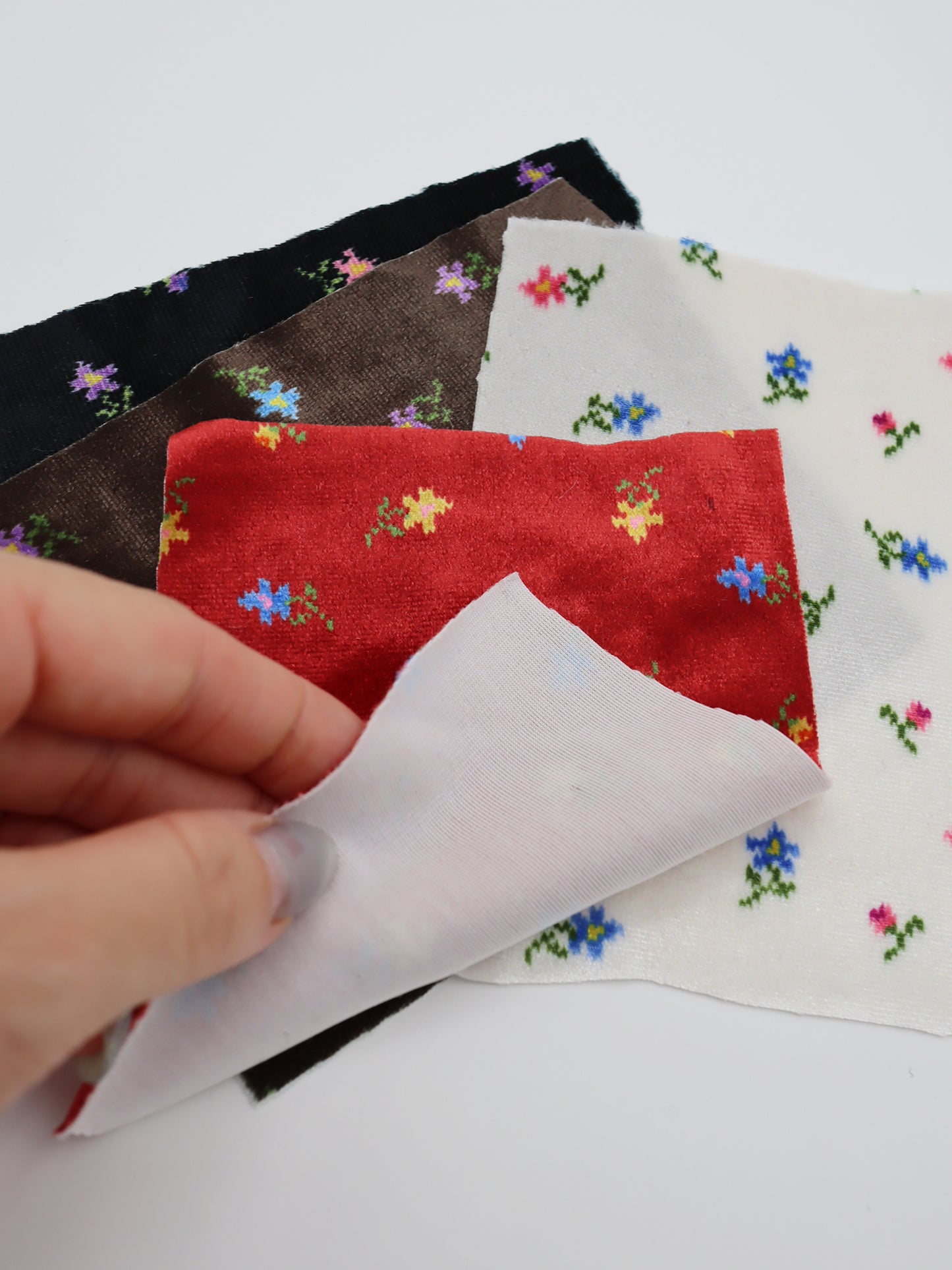 【25SS-132】小花柄プリントストレッチベロア　/0.5ｙあたり = ～1040円